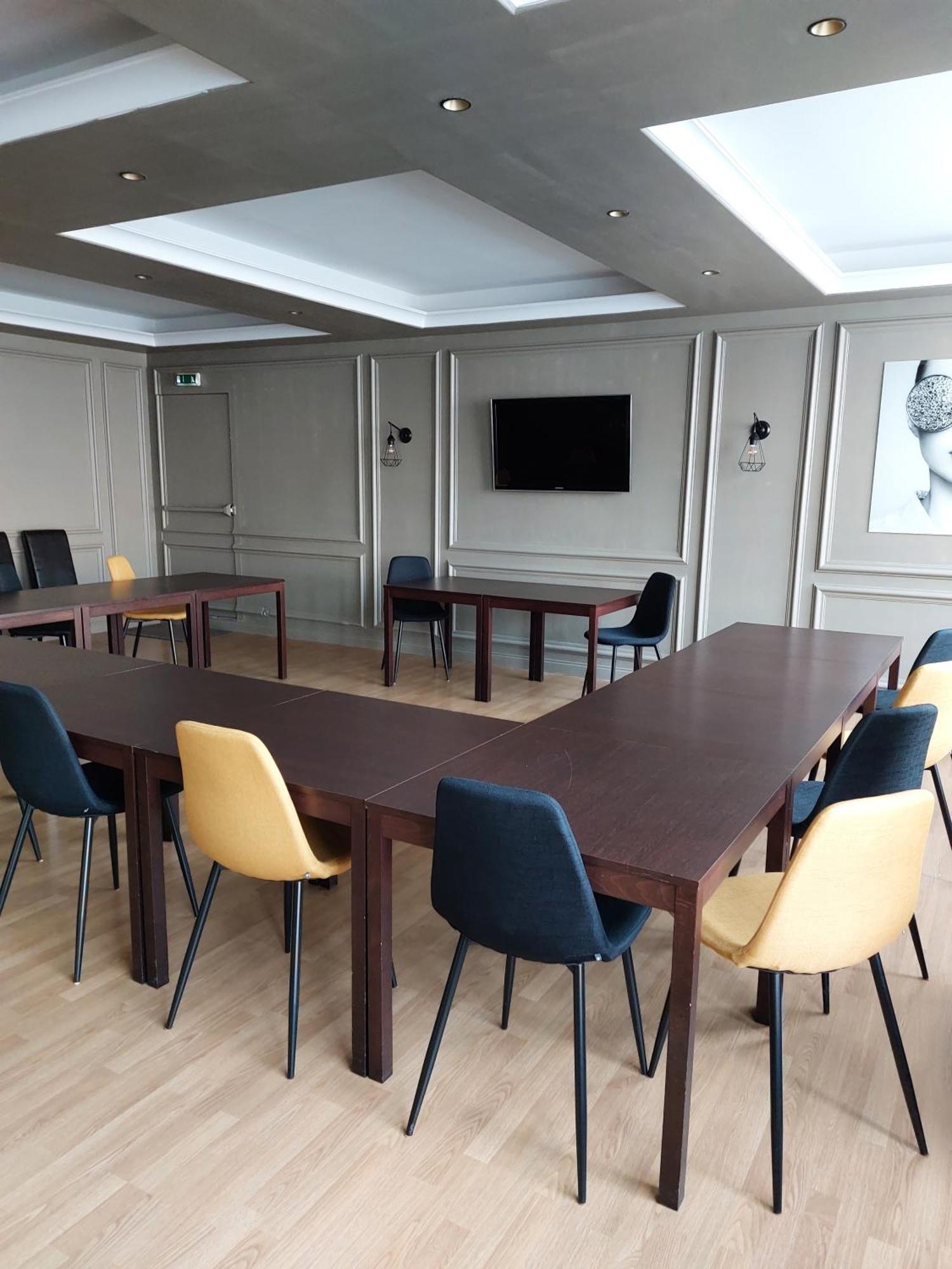 Cit'Hotel L'Europe - Cholet Gare Exteriör bild