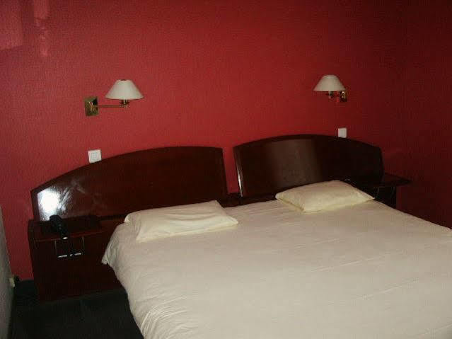 Cit'Hotel L'Europe - Cholet Gare Exteriör bild